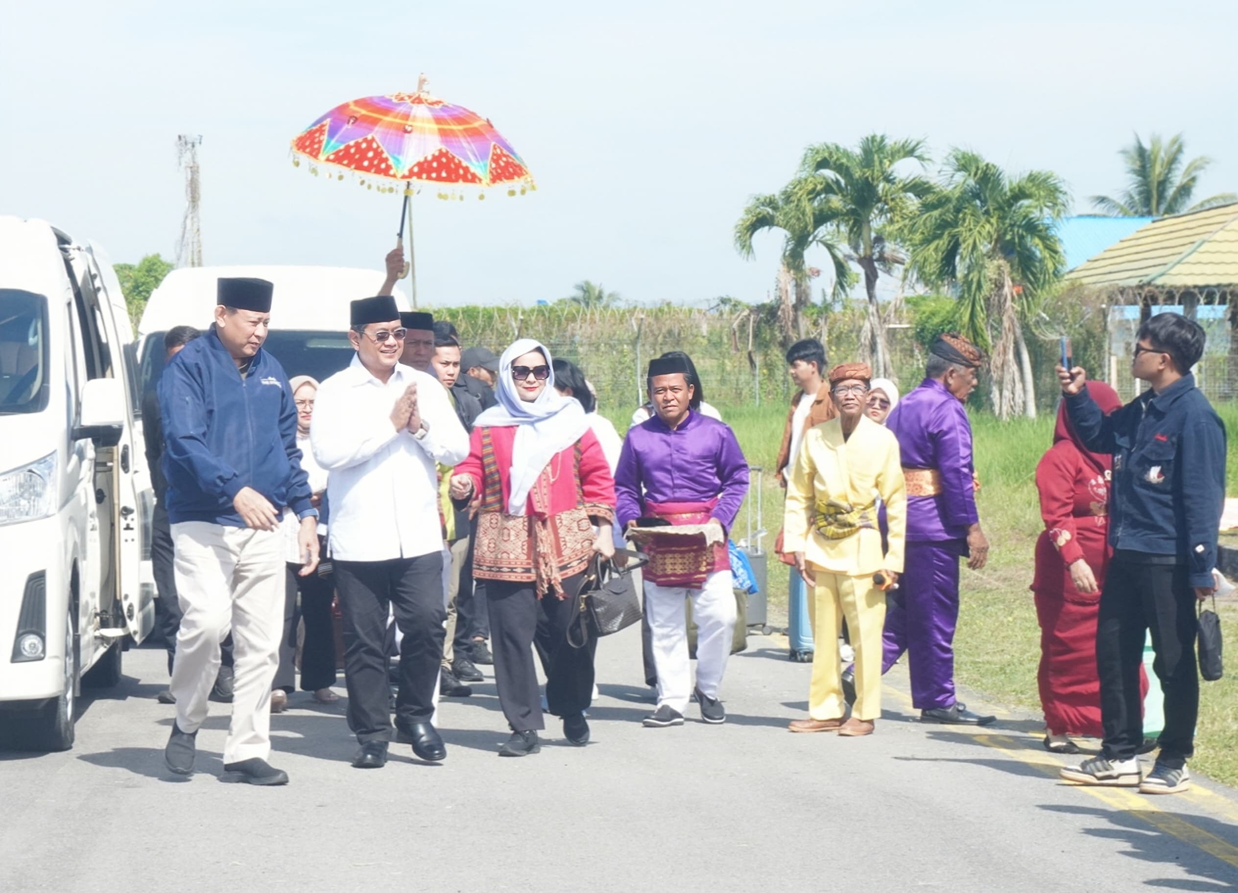 Vice Minister of Transmigration Welcomed with Mopotilolo Traditional Ceremony