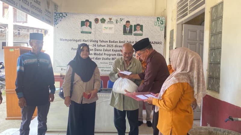 Commemorating its 25th Anniversary, BAZNAS Distributes Aid to Converts to Islam