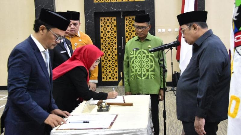 Wali Kota Adhan Dambea Lantik 43 Pejabat Administrator dan Kepala Sekolah
