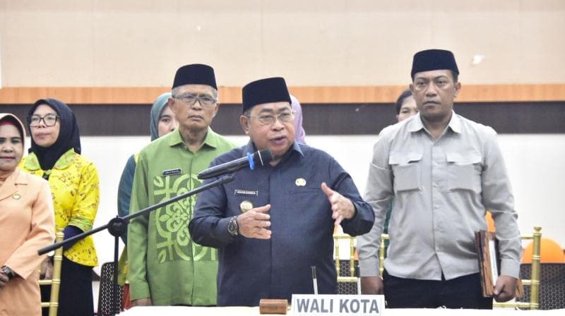 Mayor Adhan Warns of the Dangers of Free Association Among Teenagers