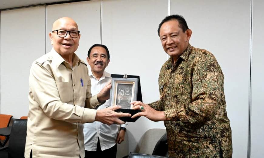 Gusnar Ismail and Glenny Kairupan Discuss Air Fleet for Gorontalo