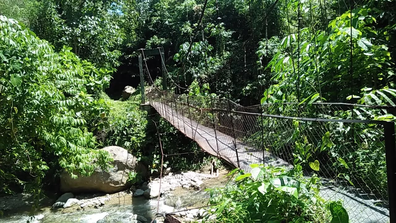 Lombongo Waterfall — photo 2