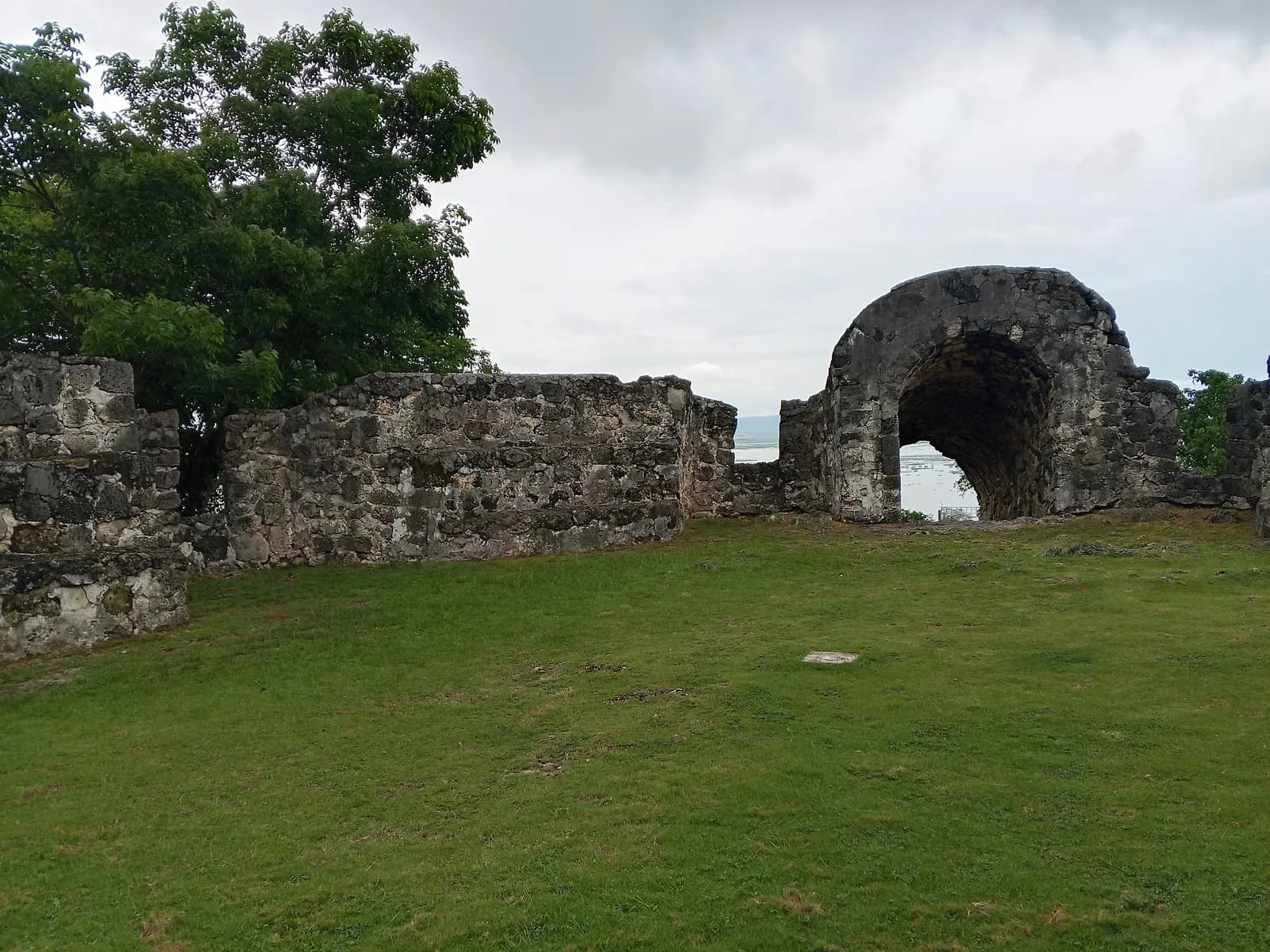 Benteng Otanaha — photo 3