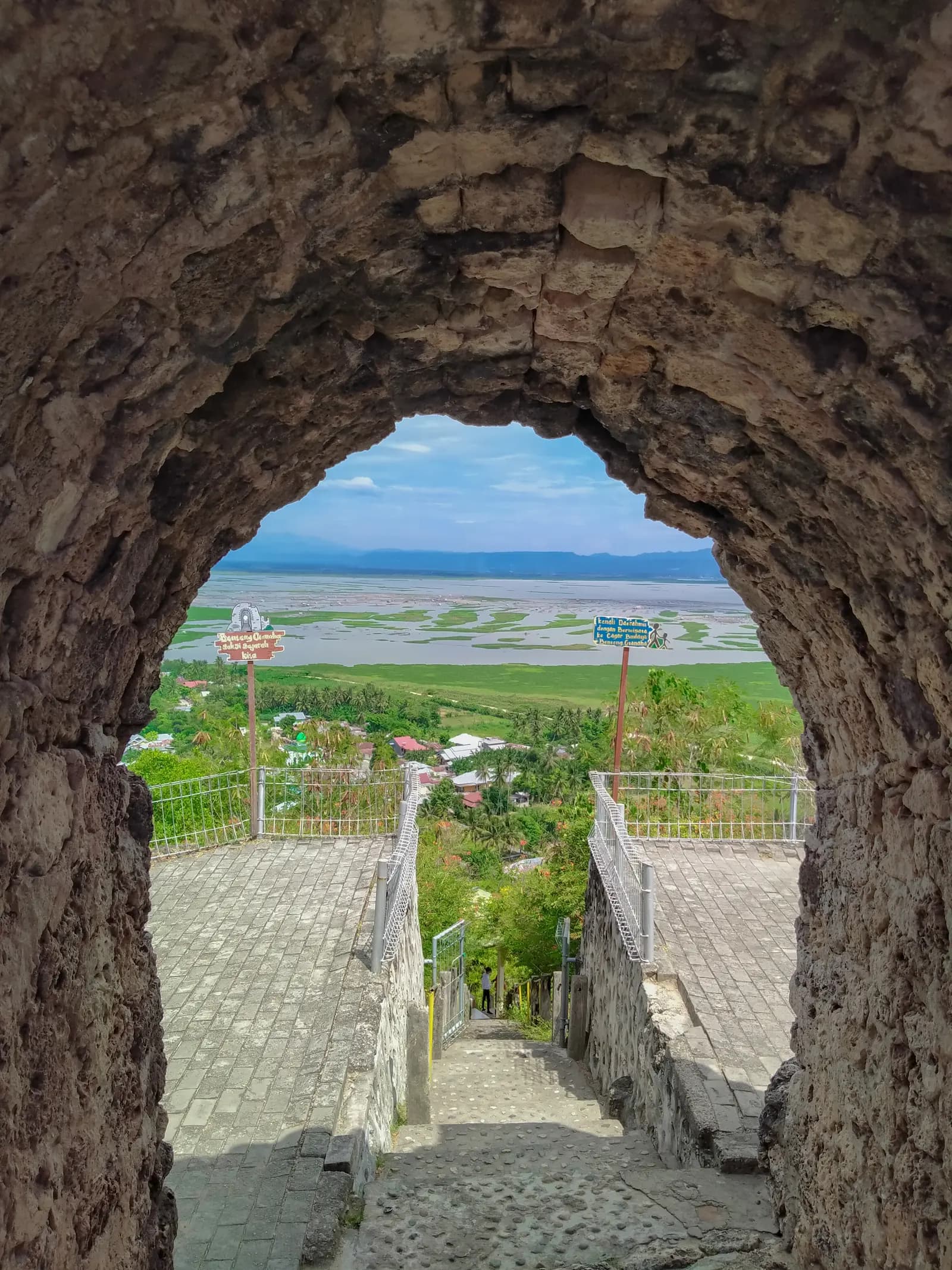 Benteng Otanaha — photo 5
