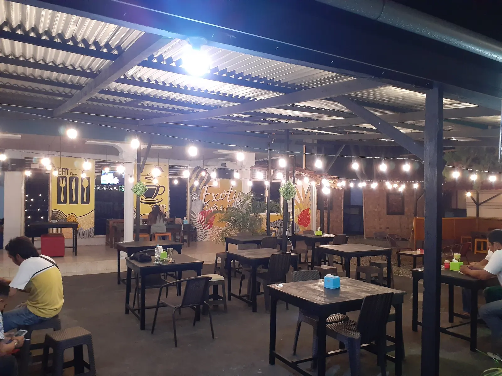 EXOTIC Cafe & Resto