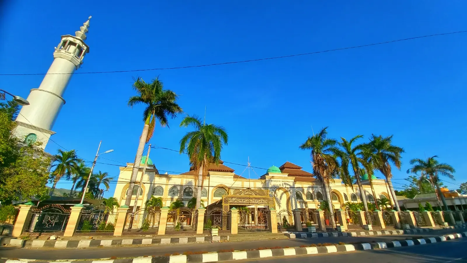 Masjid Agung Baiturrahim Gorontalo