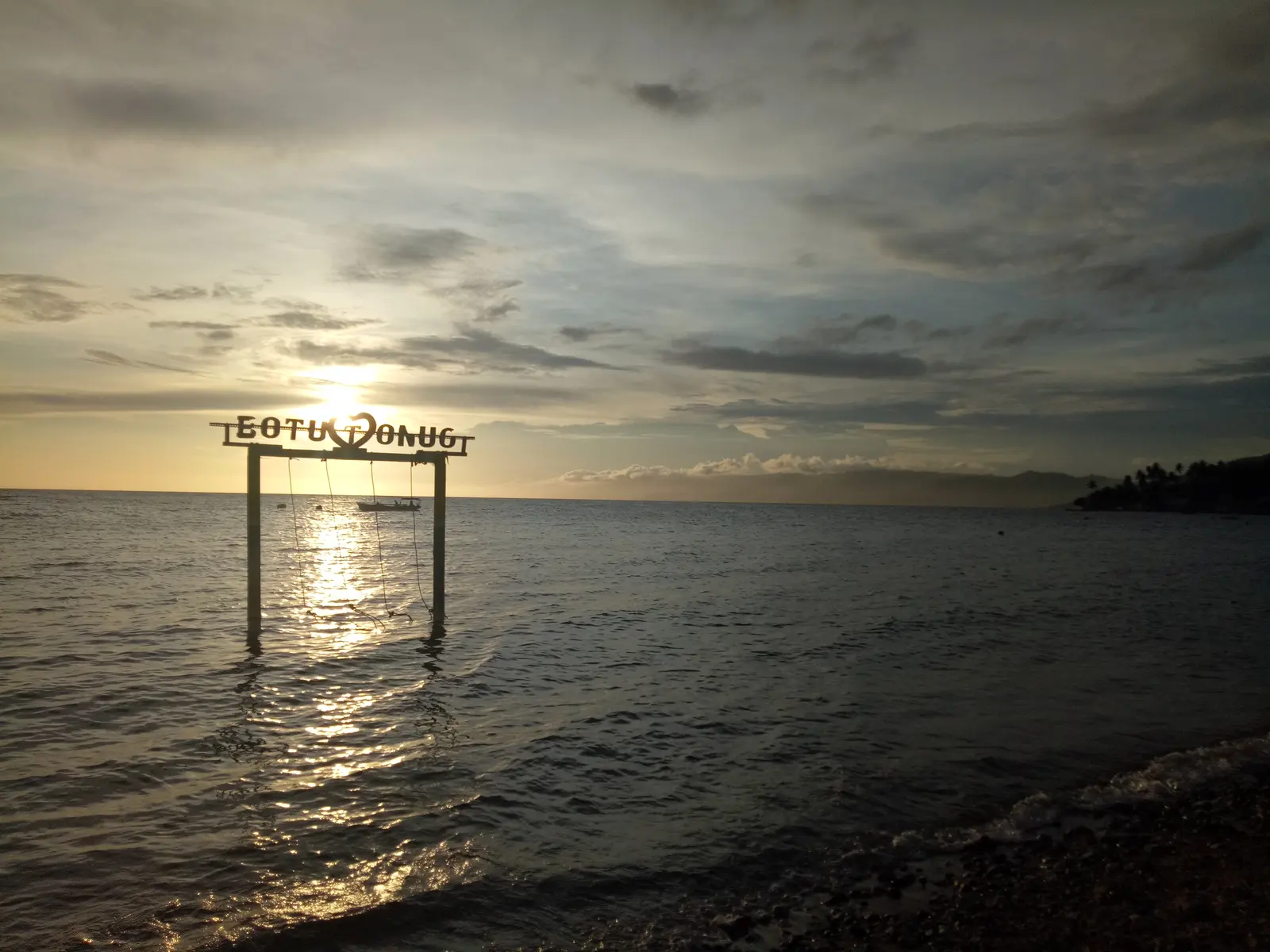 Pantai Botutonuo